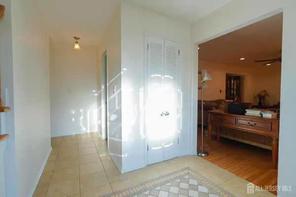 $4,700 | 32 Eileen Way, Edison, NJ 08837