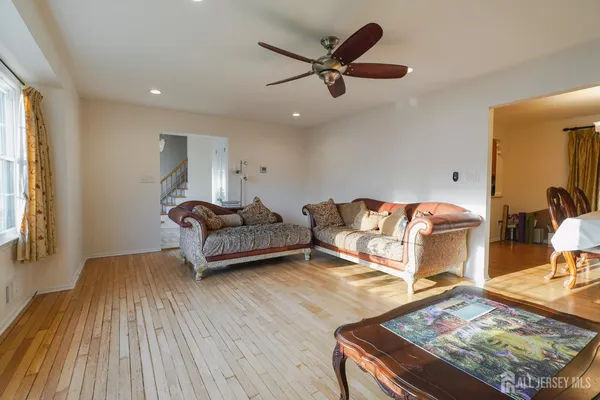 $4,700 | 32 Eileen Way, Edison, NJ 08837