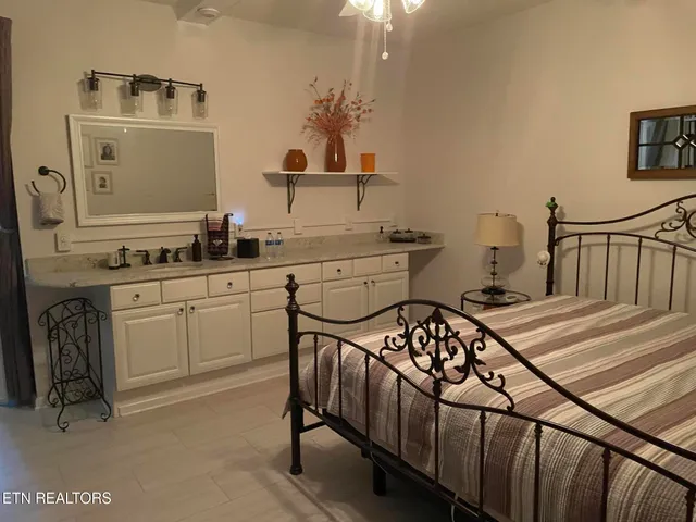 $998,000 | 219 Tuhdegwa Lane, Loudon, TN 37774