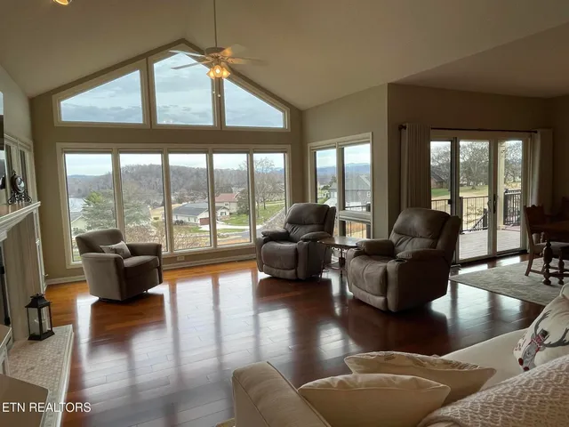 $998,000 | 219 Tuhdegwa Lane, Loudon, TN 37774