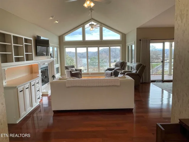 $998,000 | 219 Tuhdegwa Lane, Loudon, TN 37774