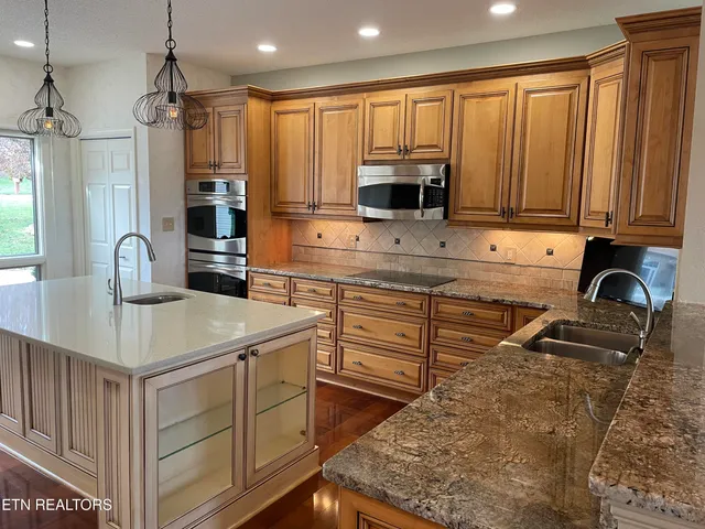 $998,000 | 219 Tuhdegwa Lane, Loudon, TN 37774