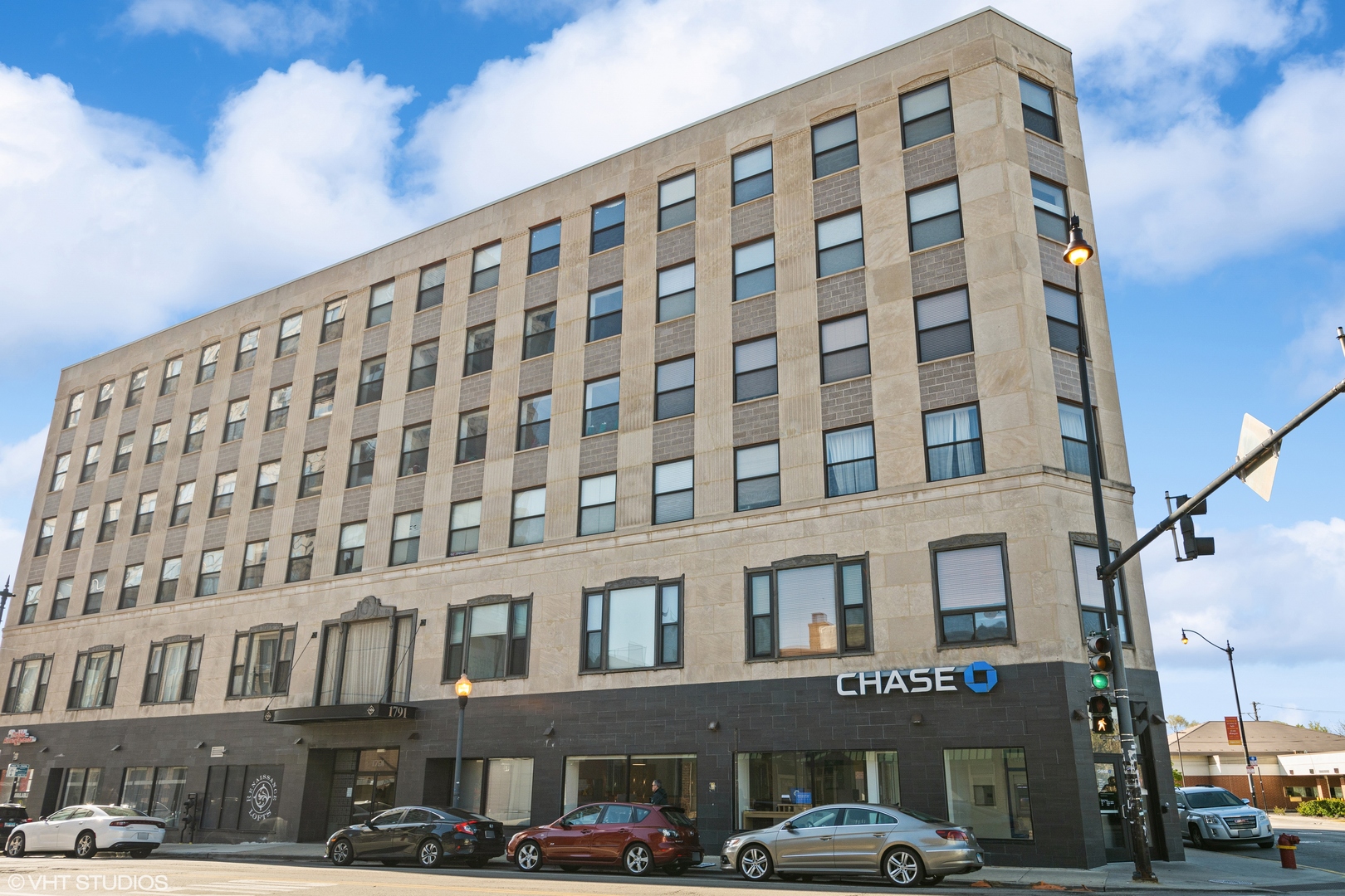 1791 West Howard Street, Unit 504 Chicago, IL 60626 - Photo 1 of 23 a front view of a building