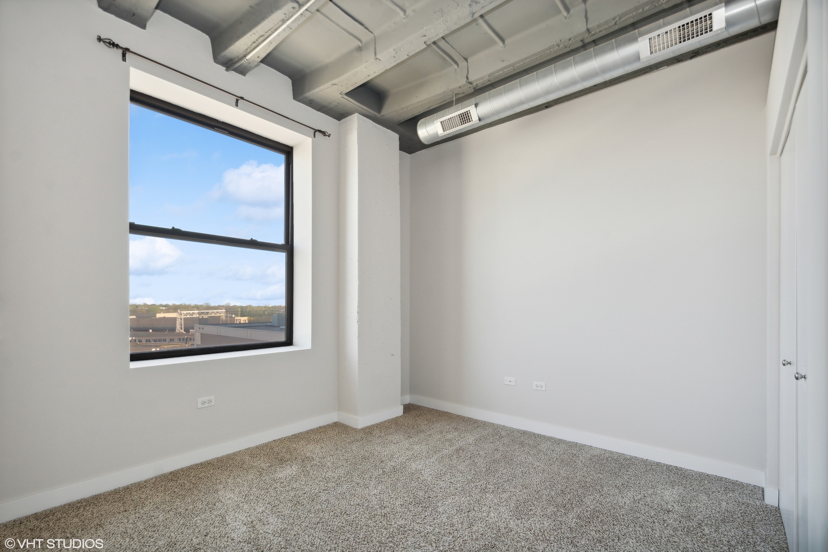 1791 West Howard Street, Unit 504 Chicago, IL 60626 - Photo 16 of 23 a view of an empty room with a window