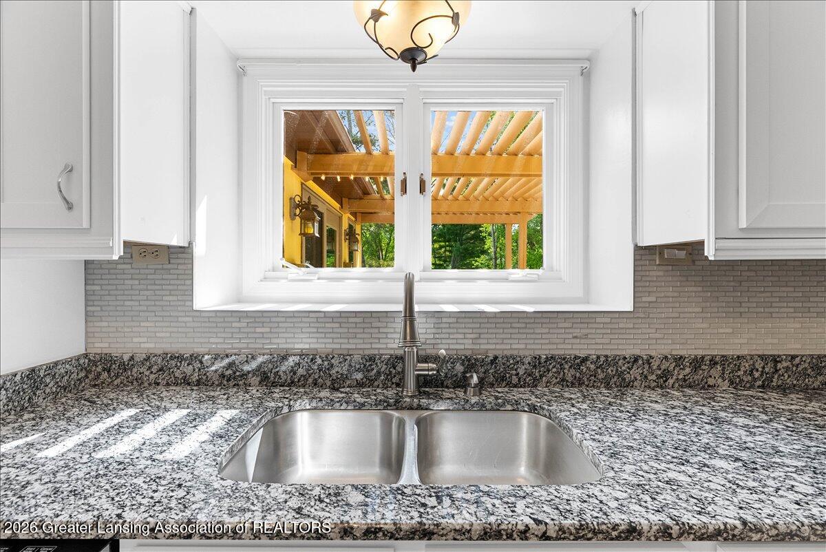 4116 Cornell Road Okemos, MI 48864 - Photo 5 of 39 52-Media Jett-52
