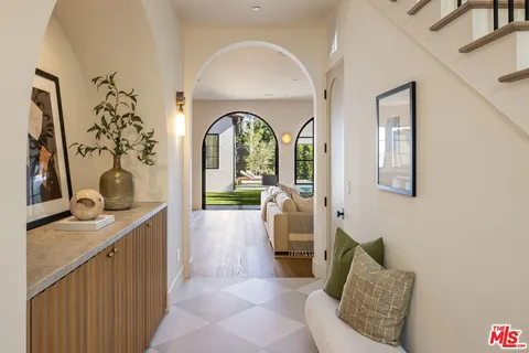 $4,795,000 | 344 North Vista Street, Los Angeles, CA 90036