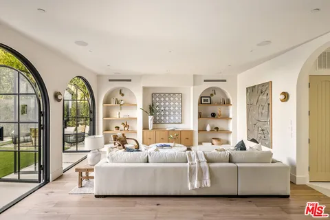 $4,795,000 | 344 North Vista Street, Los Angeles, CA 90036