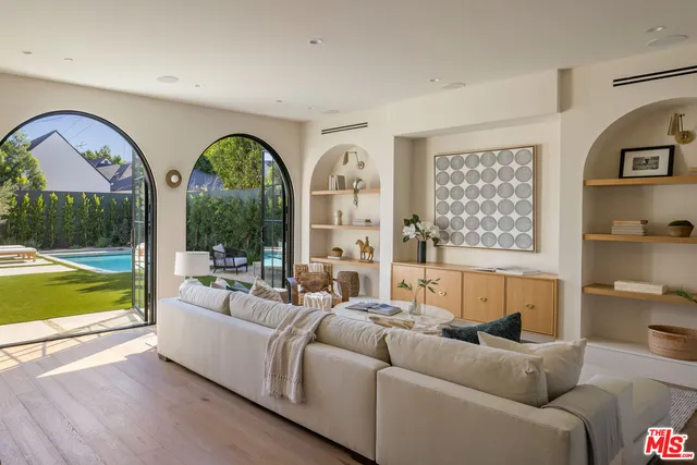 $4,795,000 | 344 North Vista Street, Los Angeles, CA 90036