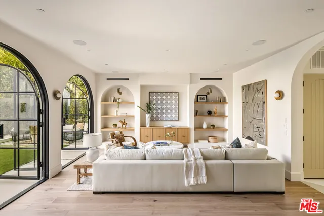 $4,795,000 | 344 North Vista Street, Los Angeles, CA 90036