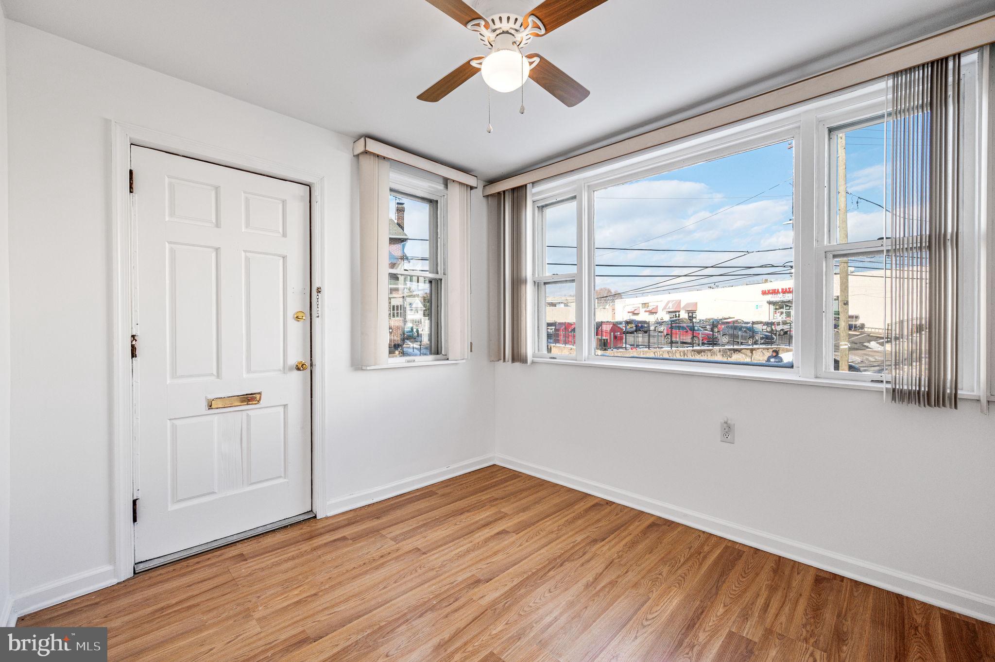 360 Huntley Road Upper Darby, PA 19082 - Photo 4 of 24 Front entrance/sunroom