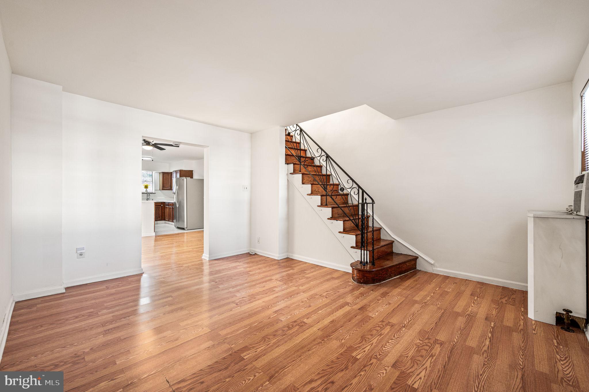 360 Huntley Road Upper Darby, PA 19082 - Photo 8 of 24 Living Room