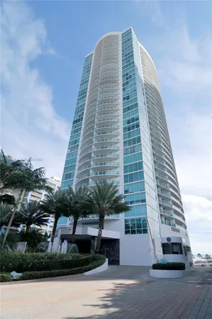 $3,200 | 2101 Brickell Avenue, Unit 1704, Miami, FL 33129