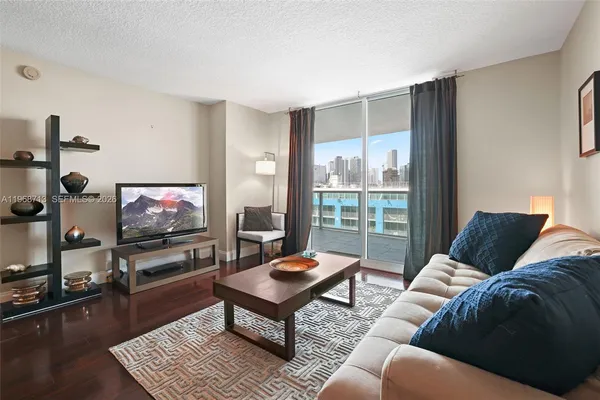 $3,200 | 2101 Brickell Avenue, Unit 1704, Miami, FL 33129