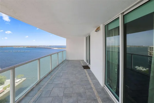 $3,200 | 2101 Brickell Avenue, Unit 1704, Miami, FL 33129