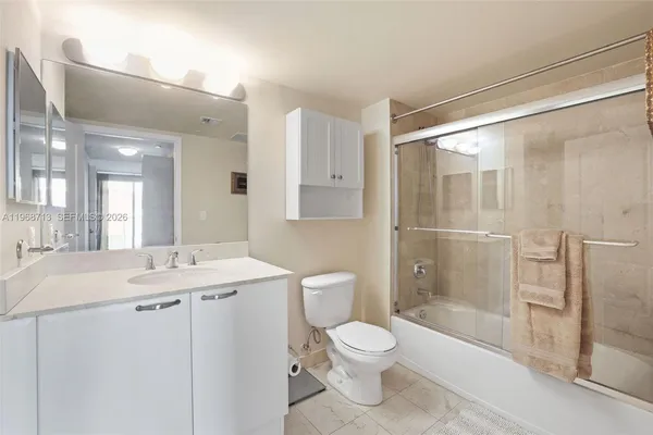 $3,200 | 2101 Brickell Avenue, Unit 1704, Miami, FL 33129