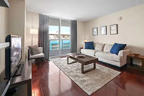 $3,200 | 2101 Brickell Avenue, Unit 1704, Miami, FL 33129