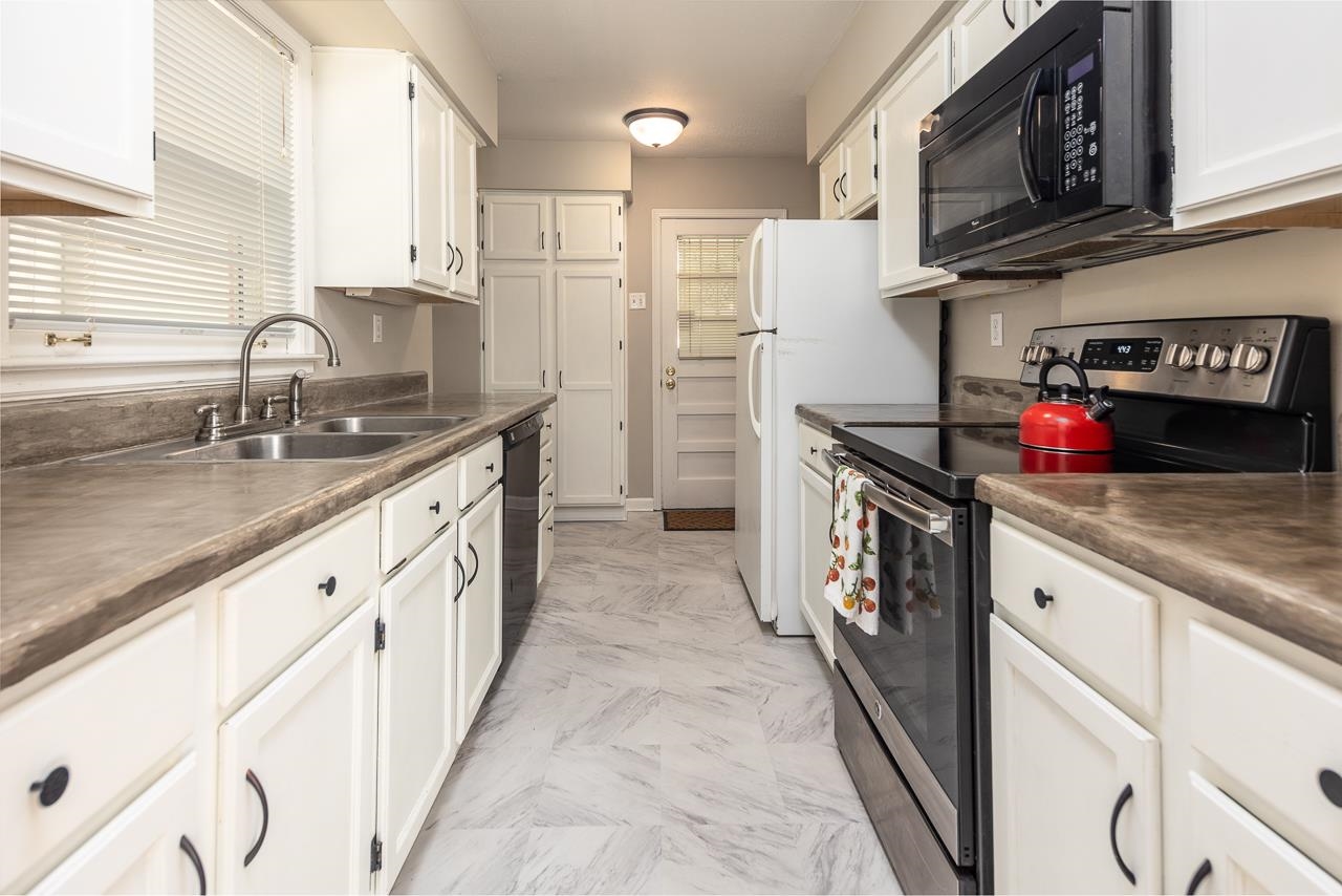 1604 Dearing Road Memphis, TN 38117 - Photo 6 of 18 a kitchen with stainless steel appliances granite countertop a sink stove and refrigerator