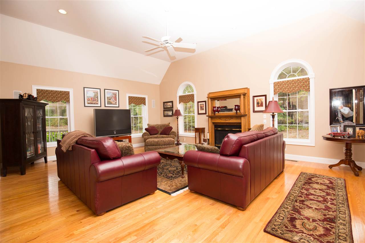 5 Harrington Road Merrimack, NH 03054 - Photo 13 of 40