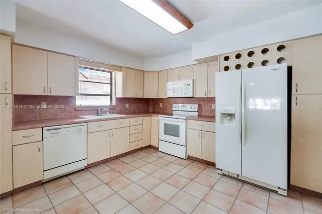 $2,600 | 1321 West 2nd Avenue, Unit 1321, Hialeah, FL 33010