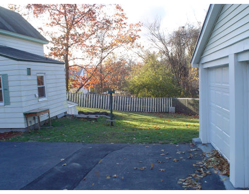 55 Youngs Road Lunenburg, MA 01462 - Photo 13 of 14 Gallery Image 13
