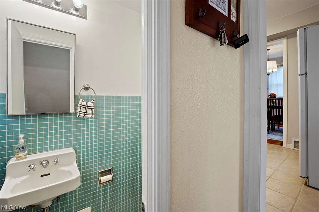 3846 Faversham Road Cleveland, OH 44118 - Photo 10 of 33 Gallery Image 10