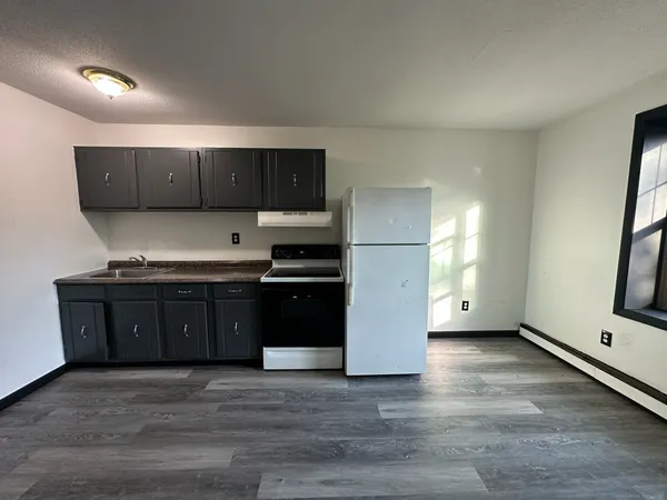 $1,100 | 1660 East Main Street, Unit 2D, Waterbury, CT 06705
