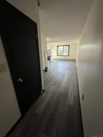 $1,100 | 1660 East Main Street, Unit 2D, Waterbury, CT 06705