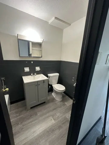 $1,100 | 1660 East Main Street, Unit 1B, Waterbury, CT 06705