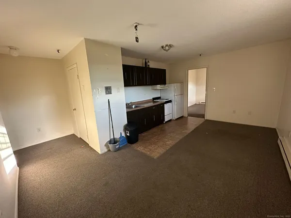 $1,100 | 1660 East Main Street, Unit 2D, Waterbury, CT 06705