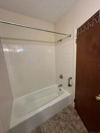 $1,100 | 1660 East Main Street, Unit 2D, Waterbury, CT 06705