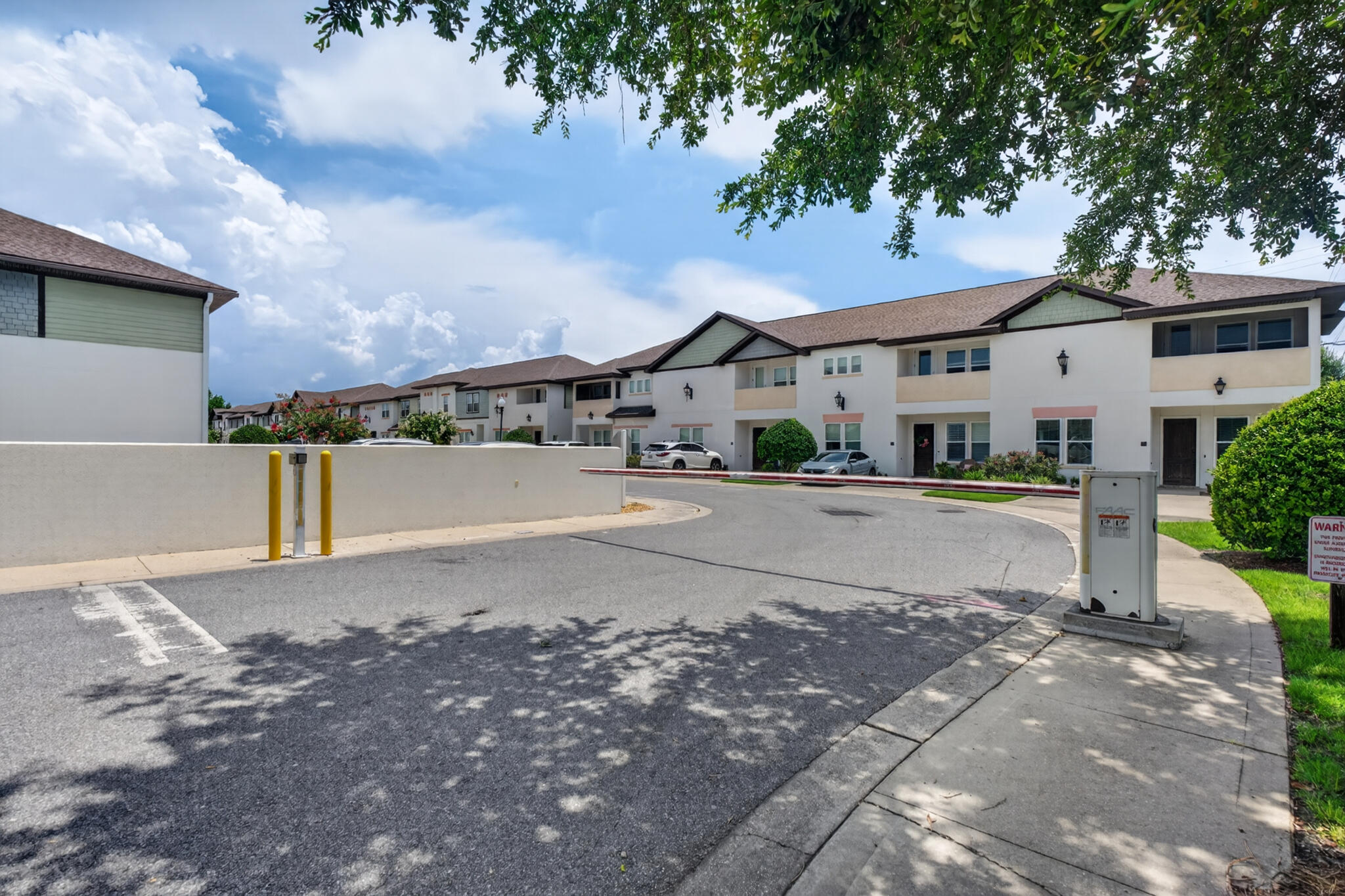 995 Airport Road, Unit 1 Destin, FL 32541 - Photo 55 of 62 Gated entrance