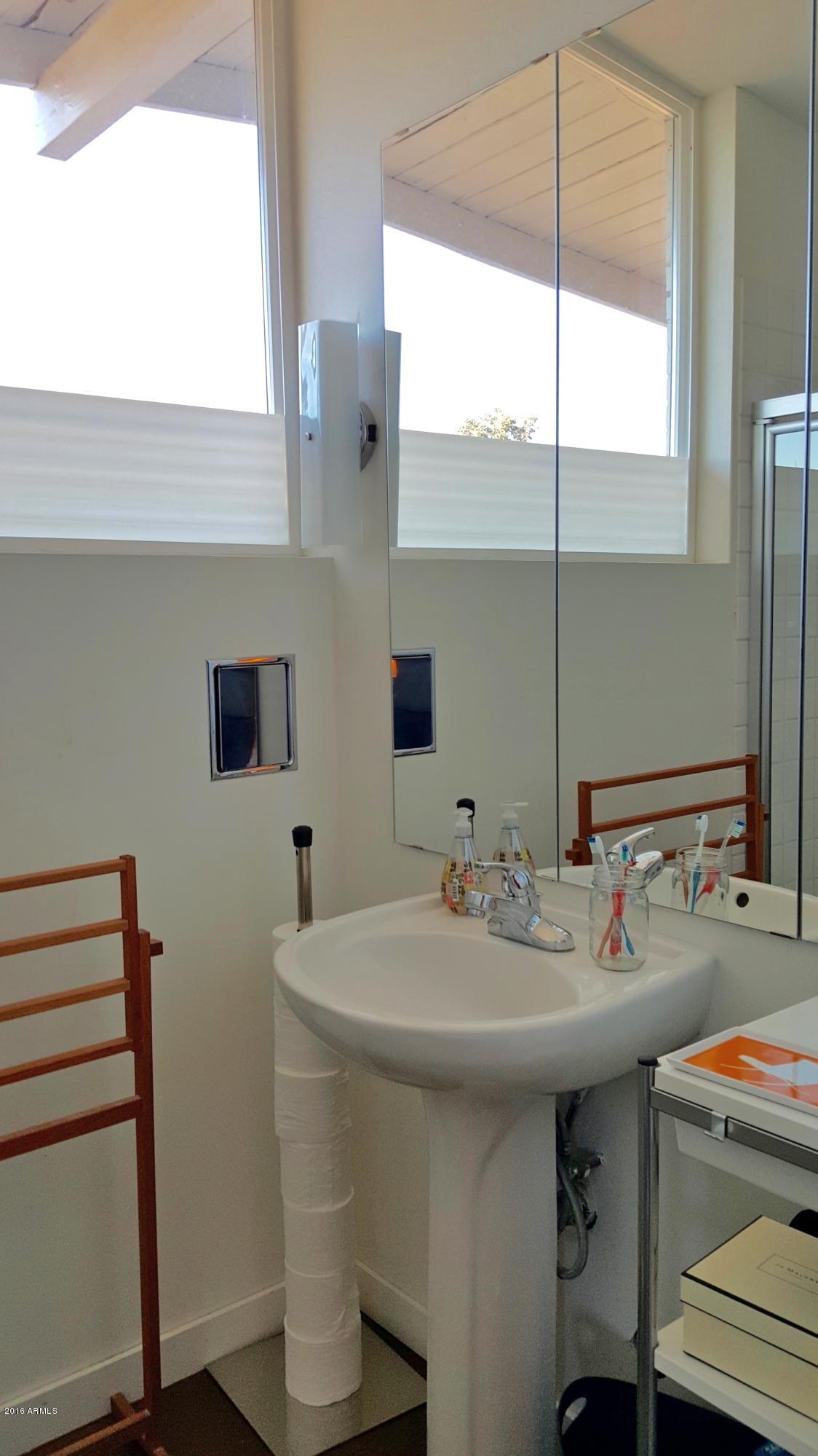 4132 East Almeria Road Phoenix, AZ 85008 - Photo 11 of 24 Bathroom