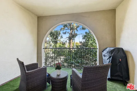 $1,295,000 | 12975 Agustin Place, Unit 134, Playa Vista, CA 90094