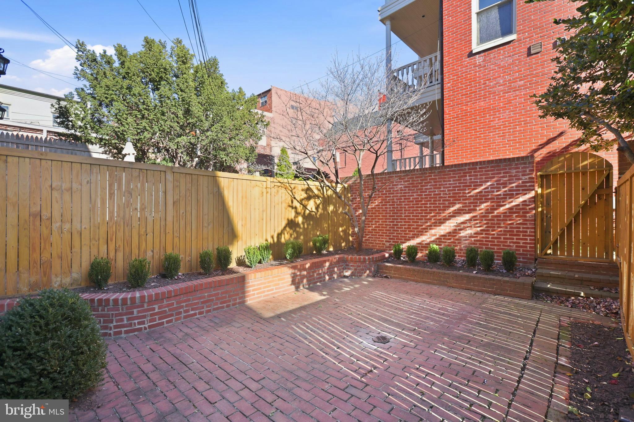 322 2nd Street Southeast Washington, DC 20003 - Photo 6 of 22