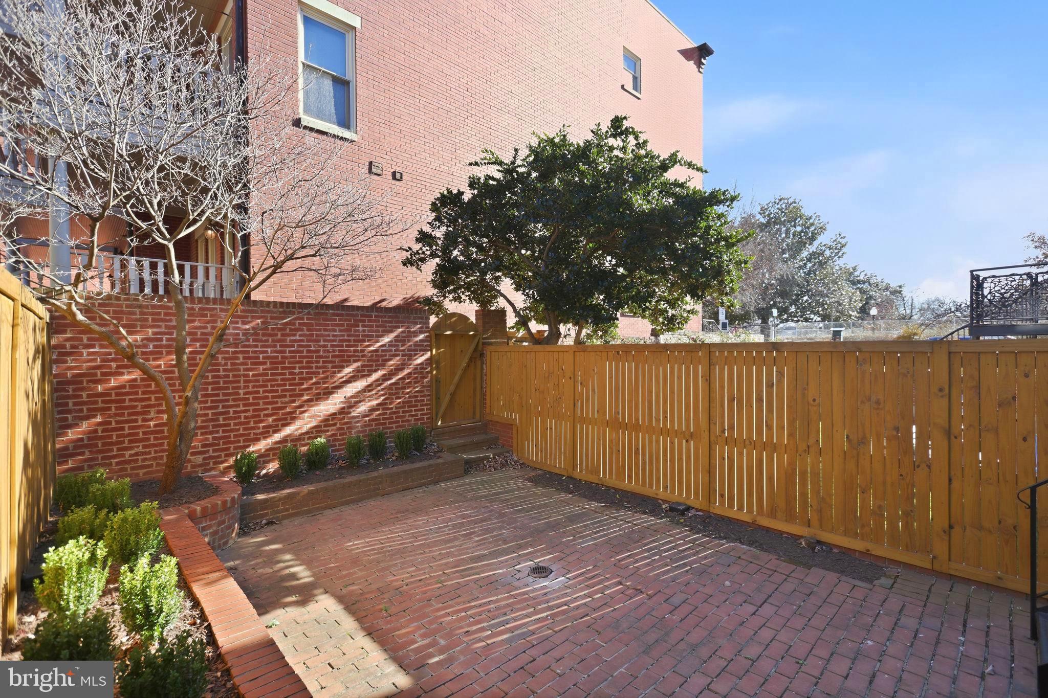 322 2nd Street Southeast Washington, DC 20003 - Photo 7 of 22
