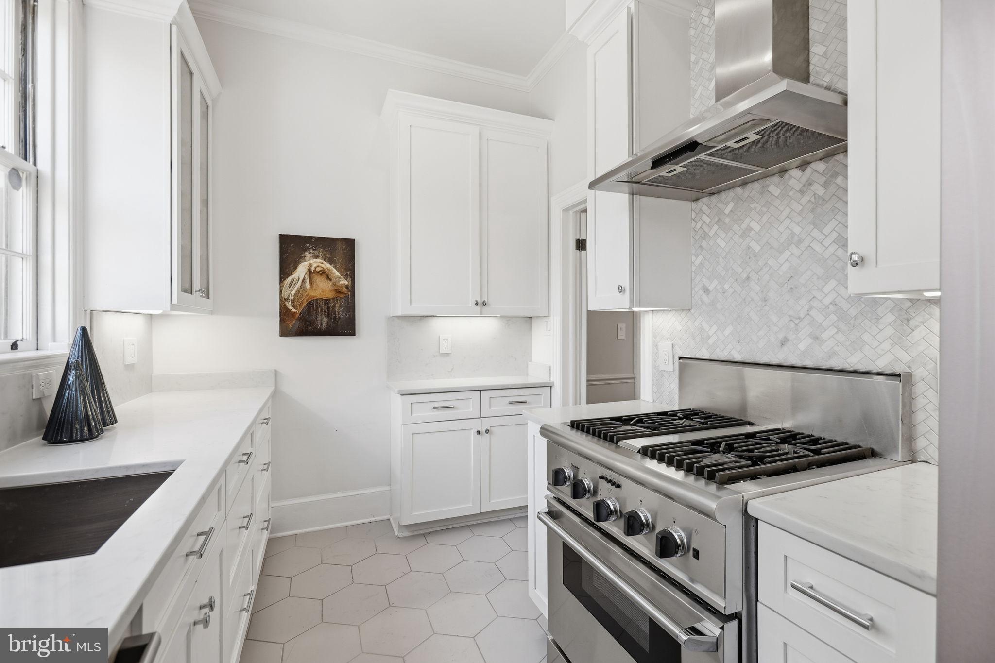 322 2nd Street Southeast Washington, DC 20003 - Photo 9 of 22