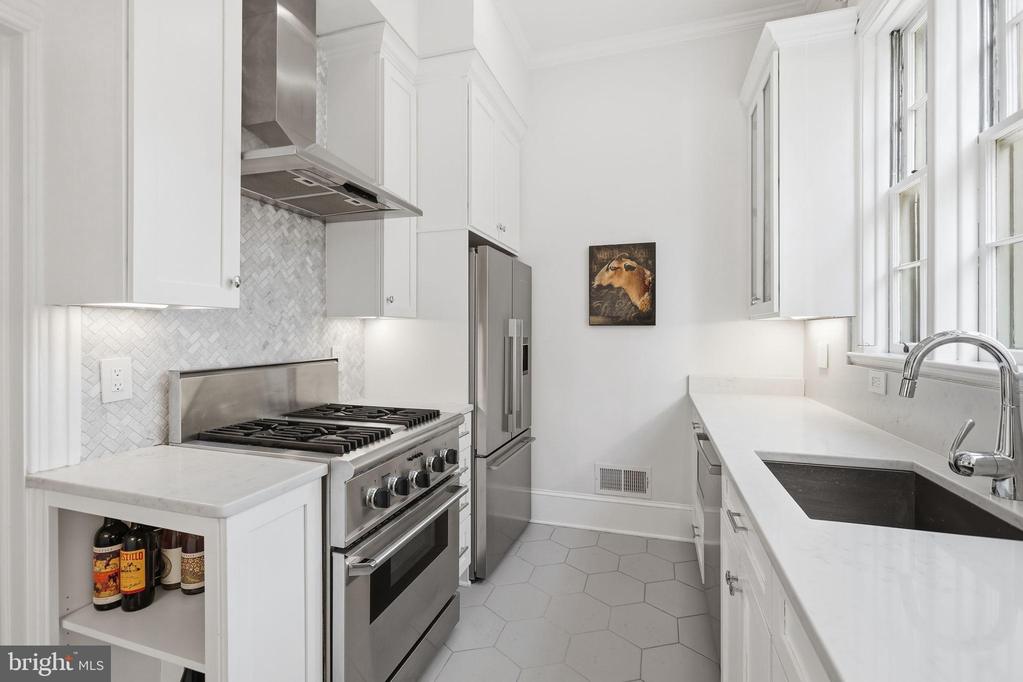 322 2nd Street Southeast Washington, DC 20003 - Photo 10 of 22