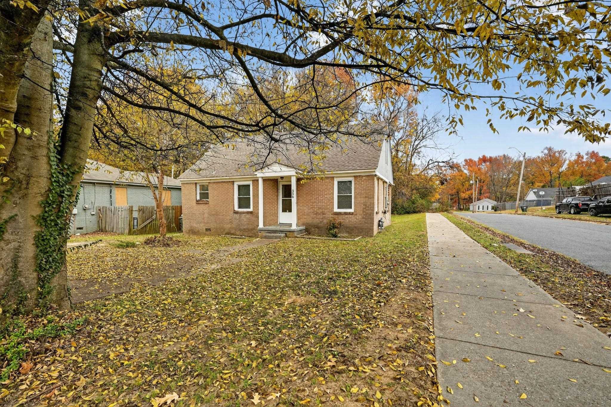 356 Hewlett Road Memphis, TN 38109 - Photo 3 of 30 front view of a house with a yard