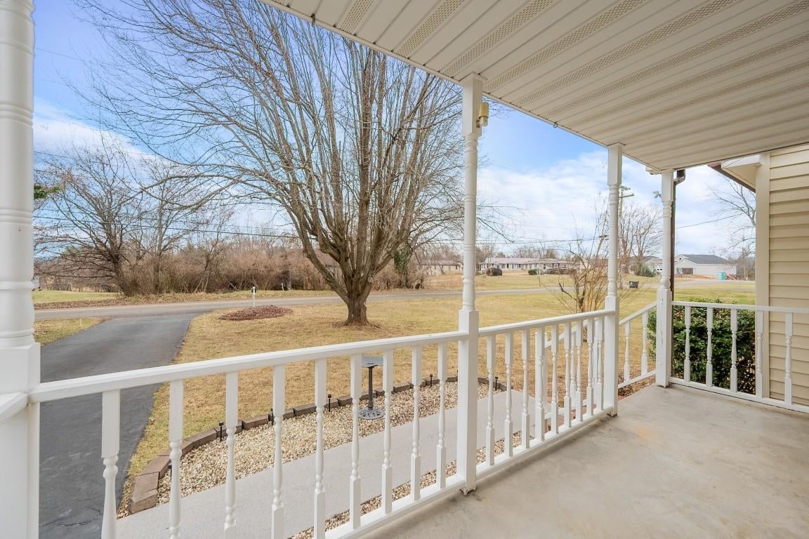 7621 Brooklyn Road Radford, VA 24141 - Photo 8 of 66 Gallery Image 8