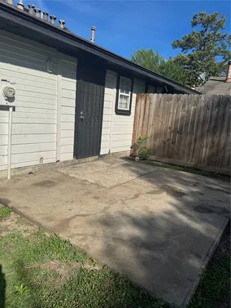 $1,250 | 10056 Sharpton Drive, Houston, TX 77038