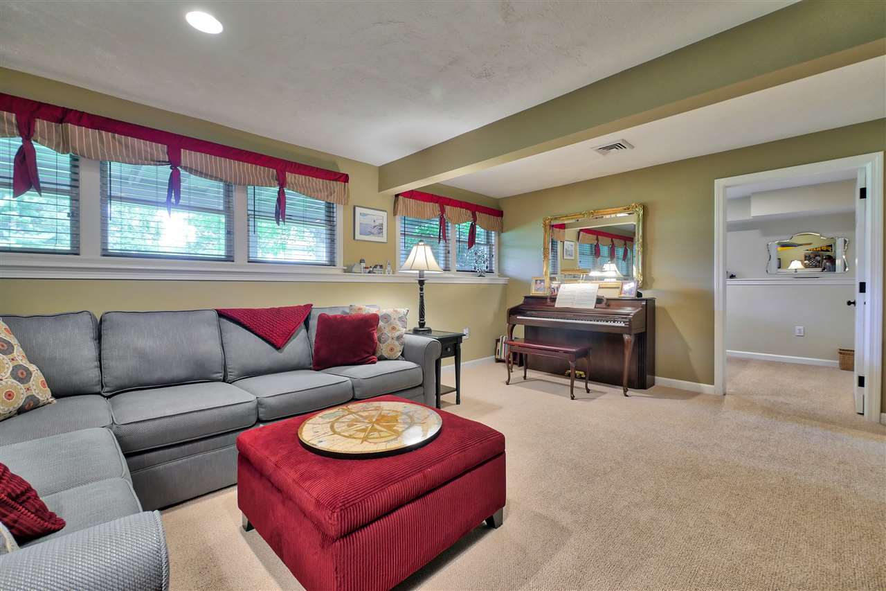 108 Hawthorne Village Road Nashua, NH 03062 - Photo 26 of 38 Gallery Image 26