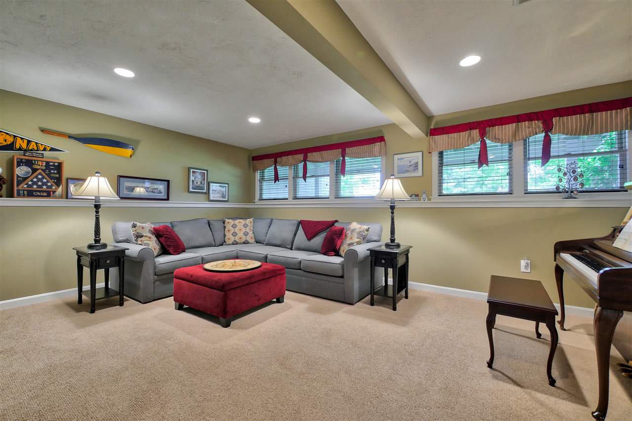 108 Hawthorne Village Road Nashua, NH 03062 - Photo 27 of 38 Gallery Image 27