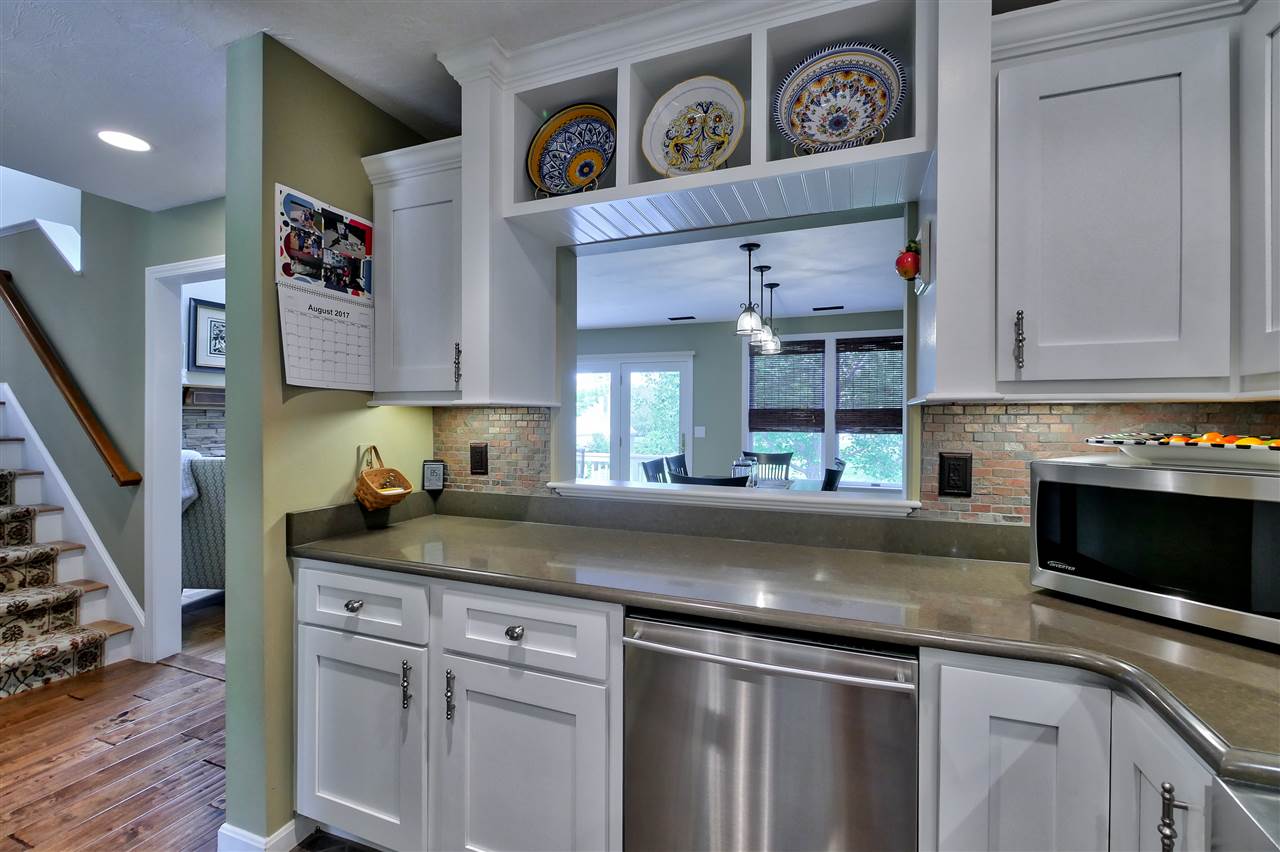108 Hawthorne Village Road Nashua, NH 03062 - Photo 6 of 38 Gallery Image 6