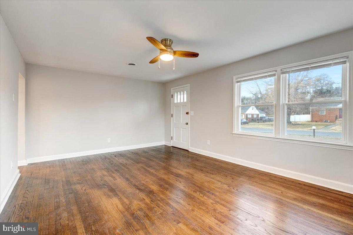 6203 Buckler Road Clinton, MD 20735 - Photo 3 of 30