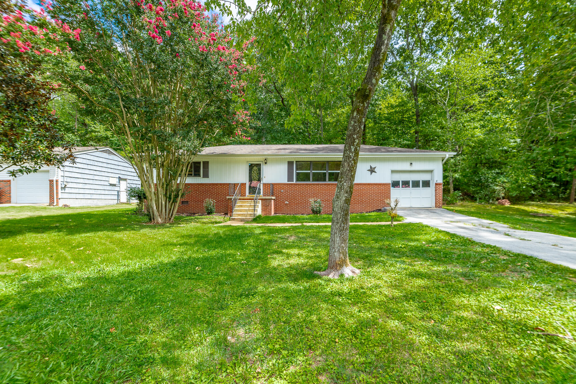 4802 Eldridge Road Hixson, TN 37343 - Photo 4 of 23 4802 Eldridge Road HD-38