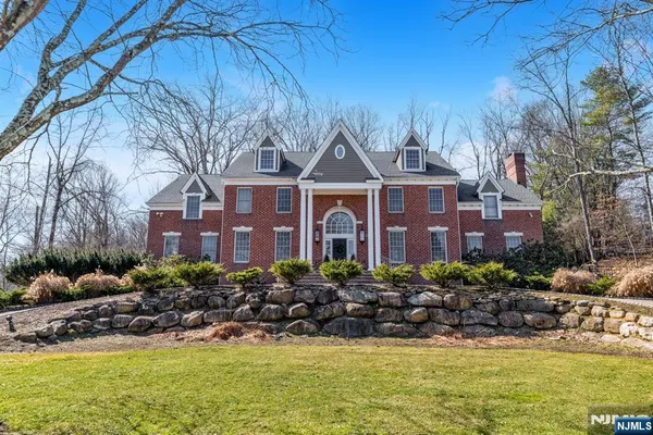 $2,399,000 | 18 Sunflower Drive, Upper Saddle River, NJ 07458