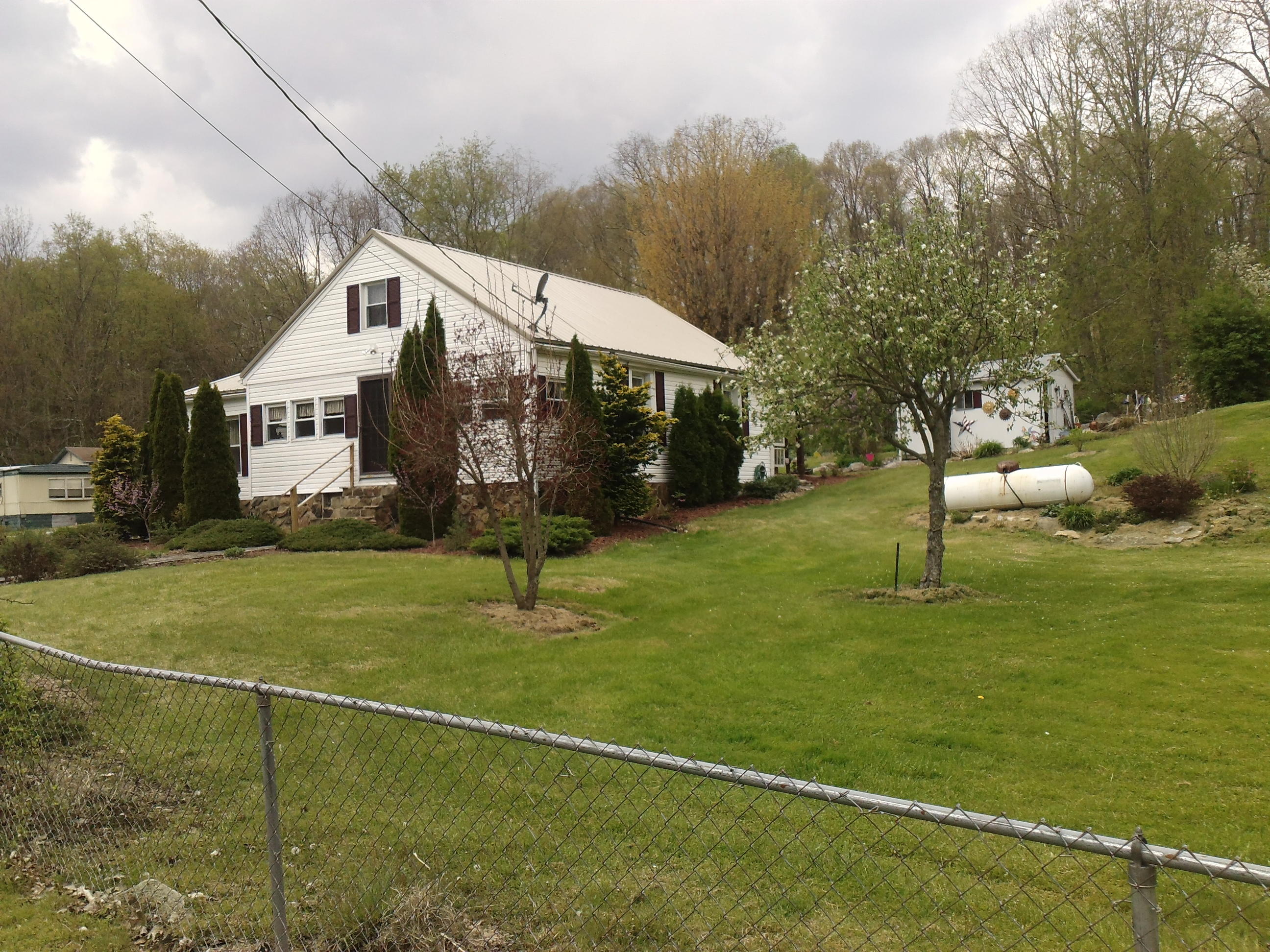 399 Cow Town Road Meadow Bridge, WV 25976 - Photo 3 of 16 Gallery Image 3