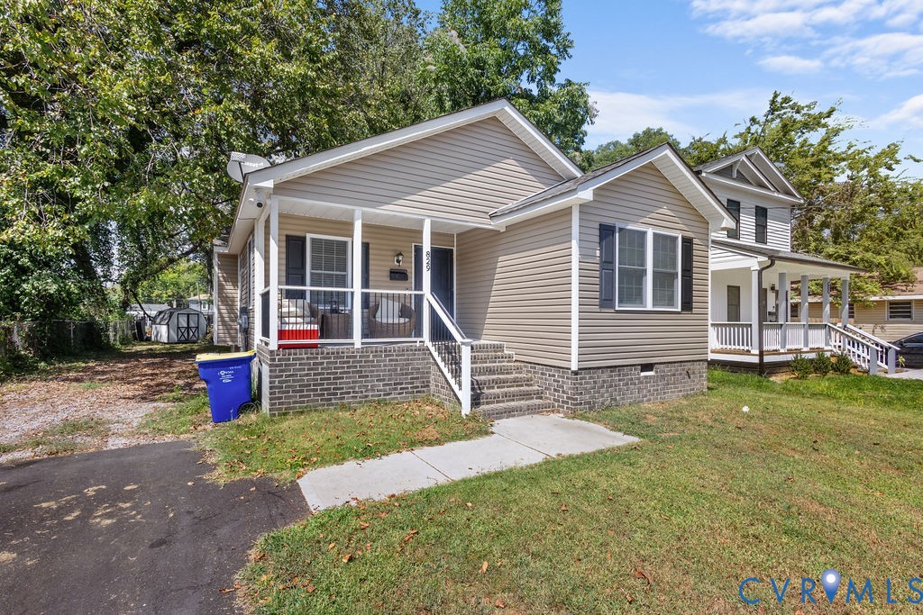 829 Rome Street Petersburg, VA 23803 - Photo 2 of 20 a view of a house with garden
