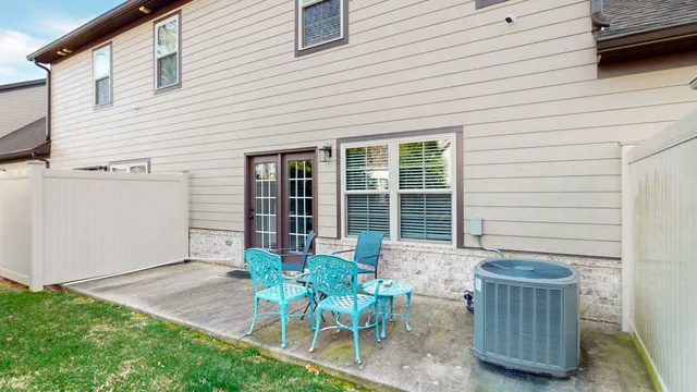 a view of yard with green space