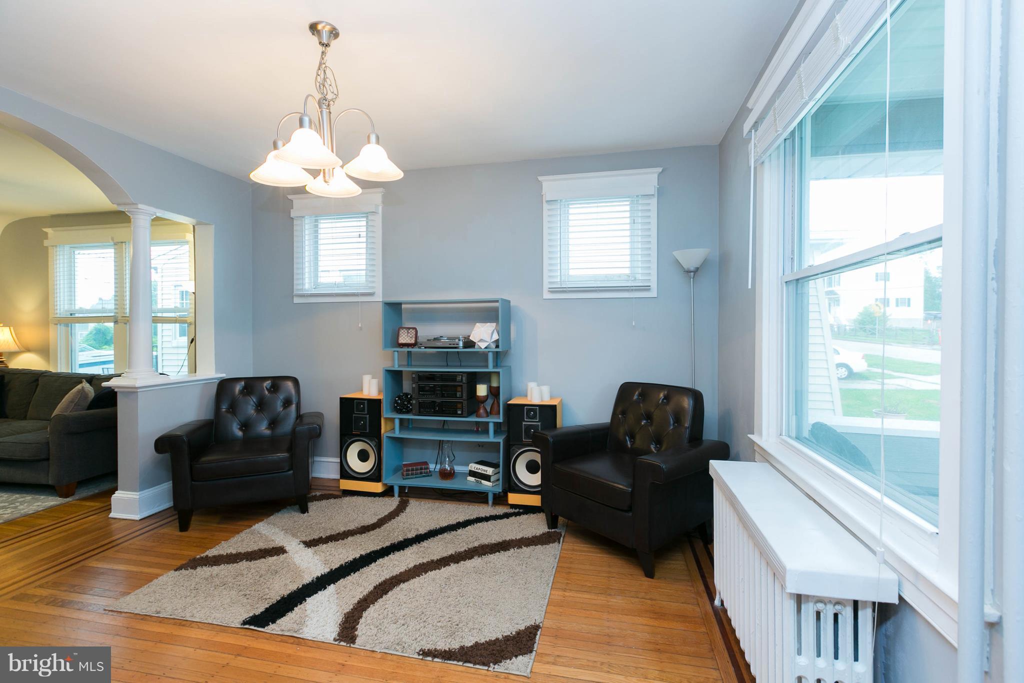 1414 Sulphur Spring Road Baltimore, MD 21227 - Photo 4 of 24 Living Room